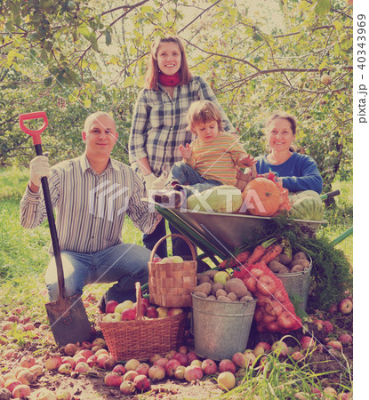 Happy family in vegetable garden 40343969