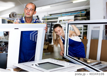 Brigade of two people working at workshop 40344106