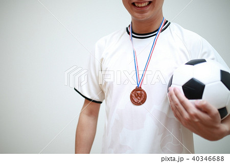 サッカー フットサル (運動 スポーツ 男性 銅メダル 準々優勝 勝利 3位 成功 大会 顔なし) 40346688