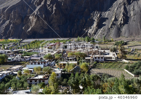 インドのスピティ谷 タボ村の住居と僧院とタボゴンパ インドのスピティ谷 タボ村の住居と僧院とタボゴンパ 40346960