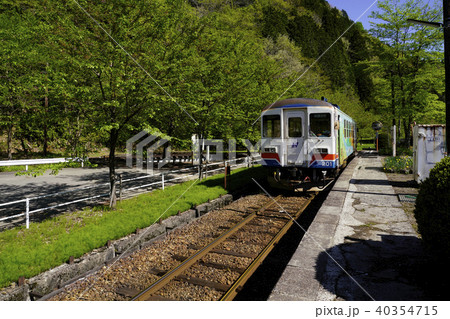 北濃駅に停車中の、ナガラ200型201号 北濃駅に停車中の、ナガラ200型201号 40354715