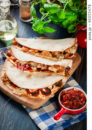 Mexican Quesadilla with chicken and chorizo Mexican Quesadilla with chicken and chorizo 40355478