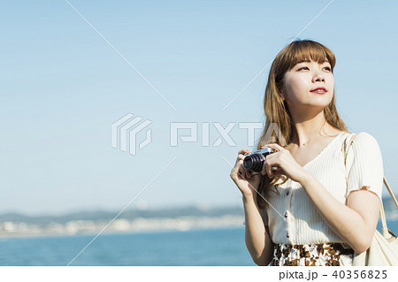 女子 一人旅行　カメラ女子　海 港 40356825