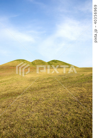 風景 芝生 古墳 40356969