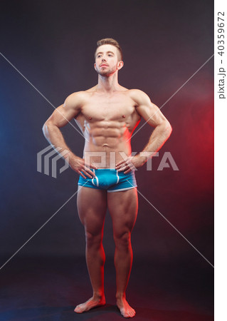 Young muscular ripped man bodybuilder demonstrating perfect body 40359672