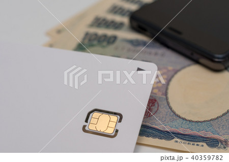 SIMカード　スマホ　千円札 40359782