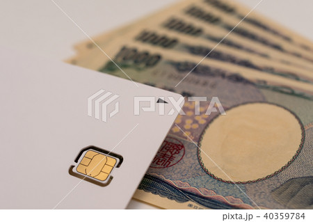 SIMカード　スマホ　千円札 40359784