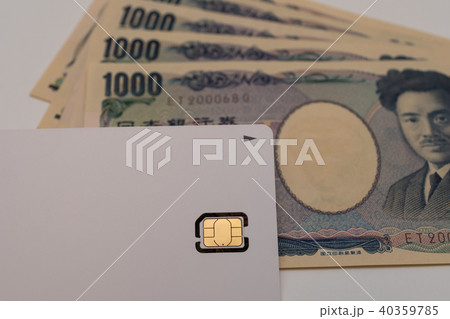 SIMカード　スマホ　千円札 40359785