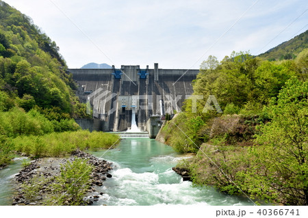 大町ダムと高瀬川 40366741