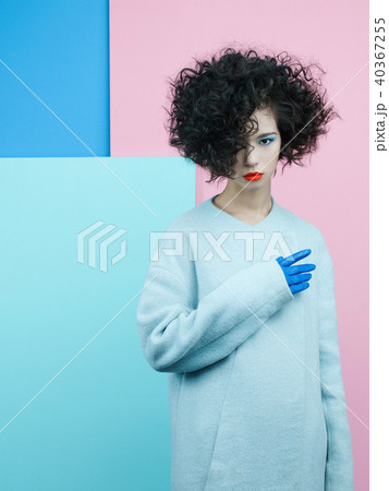 Fashion portrait of beautiful asian woman in coat 40367255