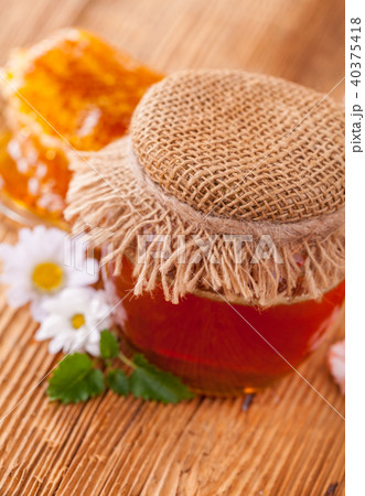 Fresh honey in jar Fresh honey in jar 40375418