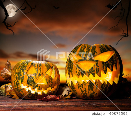 Halloween pumpkins with evening sky on background 40375595