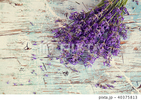 Fresh lavender on wood 40375813