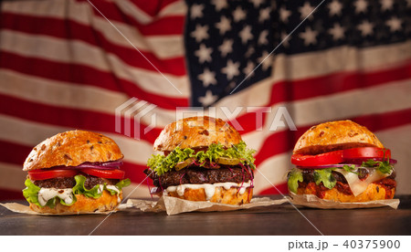 Delicious hamburgesr on wood Delicious hamburgesr on wood 40375900