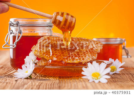 Fresh honey with dipper 40375931