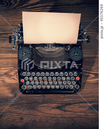 Retro typewriter on wooden planks Retro typewriter on wooden planks 40376269