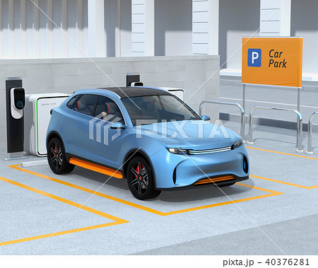 カーシェアリング専用駐車場に充電している電動SUVのイメージ カーシェアリング専用駐車場に充電している電動SUVのイメージ 40376281