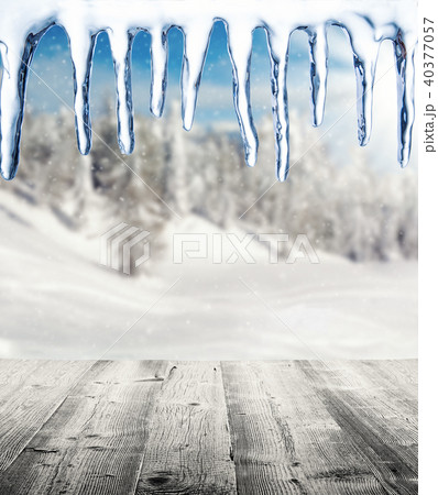 Winter scenery with wooden planks Winter scenery with wooden planks 40377057