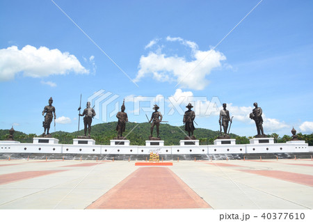 7 Kings giant statues 7 Kings giant statues 40377610