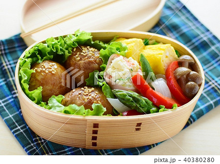 肉巻きおにぎりのお弁当 40380280