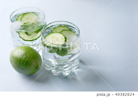 Detox water infused with sliced cucumber  40382624