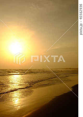 美しい海岸の夕日  ・片瀬海岸 40382936