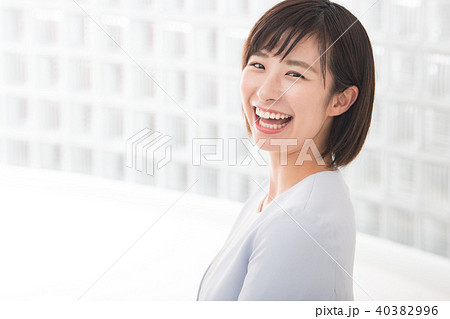 オフィスのビジネスウーマン　若い女性　日本人　 40382996