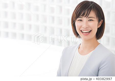 オフィスのビジネスウーマン 若い女性 日本人 オフィスのビジネスウーマン 若い女性 日本人 40382997