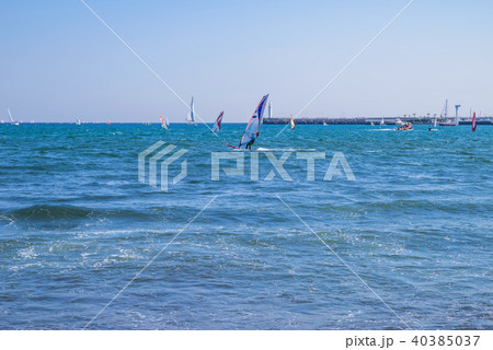 片瀬東浜とウィンドサーファー 40385037