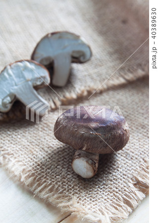 Raw and fresh mushrooms on sackcloth Raw and fresh mushrooms on sackcloth 40389630
