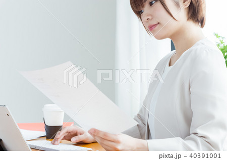 働く女性 40391001