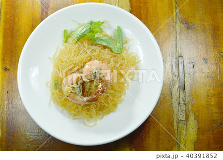 prawn steamed with glass noodle on dish prawn steamed with glass noodle on dish 40391852