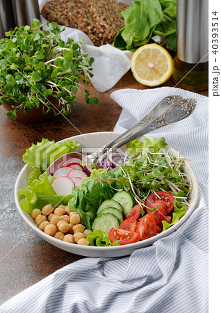 Vegetable salad of chickpeas and sprouts Vegetable salad of chickpeas and sprouts 40393514