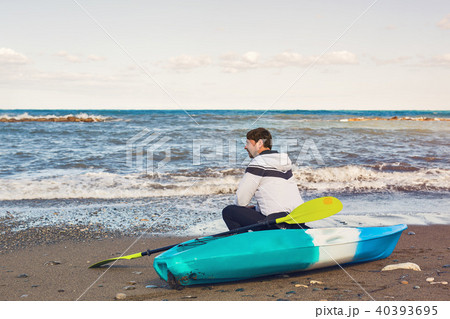 Man holding kayak oar against the sea 40393695