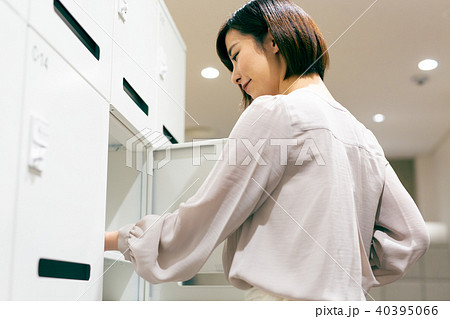 ロッカー OL 女性 ロッカー OL 女性 40395066