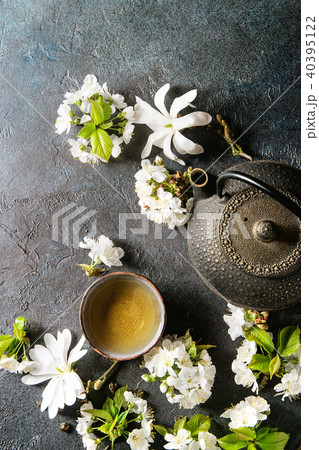 Tea with spring flowers Tea with spring flowers 40395122