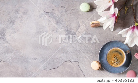 Coffee with spring flowers Coffee with spring flowers 40395132