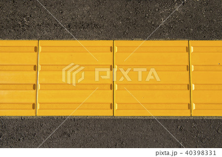 歩道の点字ブロック・誘導ブロック 40398331