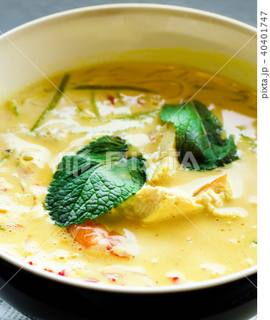 Spicy coconut milk cream soup curry with chiken Spicy coconut milk cream soup curry with chiken 40401747