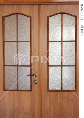 Modern style wooden door with decorative glasses 40409846