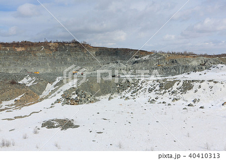 Extraction of minerals by open pit, quarry 40410313
