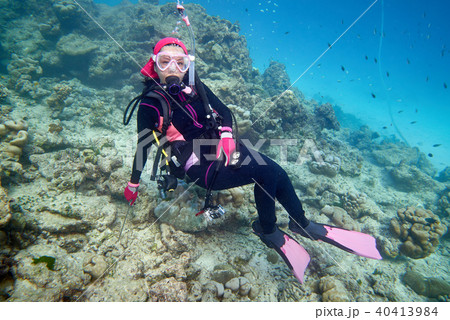 scuba driving scuba driving 40413984