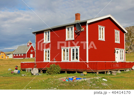 Beautiful red house in Hamningberg fishing village, northern Norway, Europe 40414170