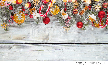 Christmas garland decoration placed on wooden planks 40414707