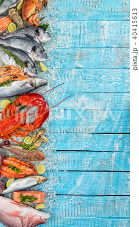 Many kind of seafood, served on crushed ice 40415613