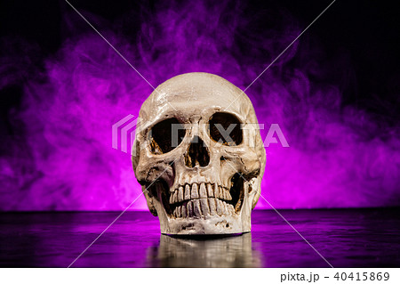 Human skull head with smoke 40415869