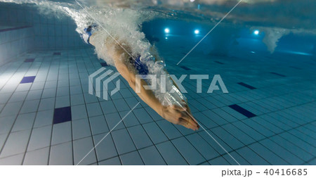 Young man swimming in pool 40416685