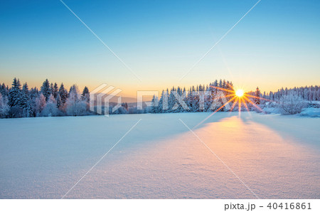 Majestic sunrise in the winter mountains landscape. 40416861
