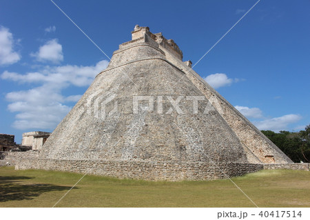 魔法使いのピラミッド 世界遺産 マヤ遺跡 メキシコの写真素材