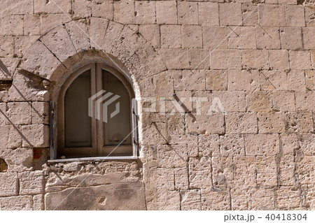 the arched window 40418304